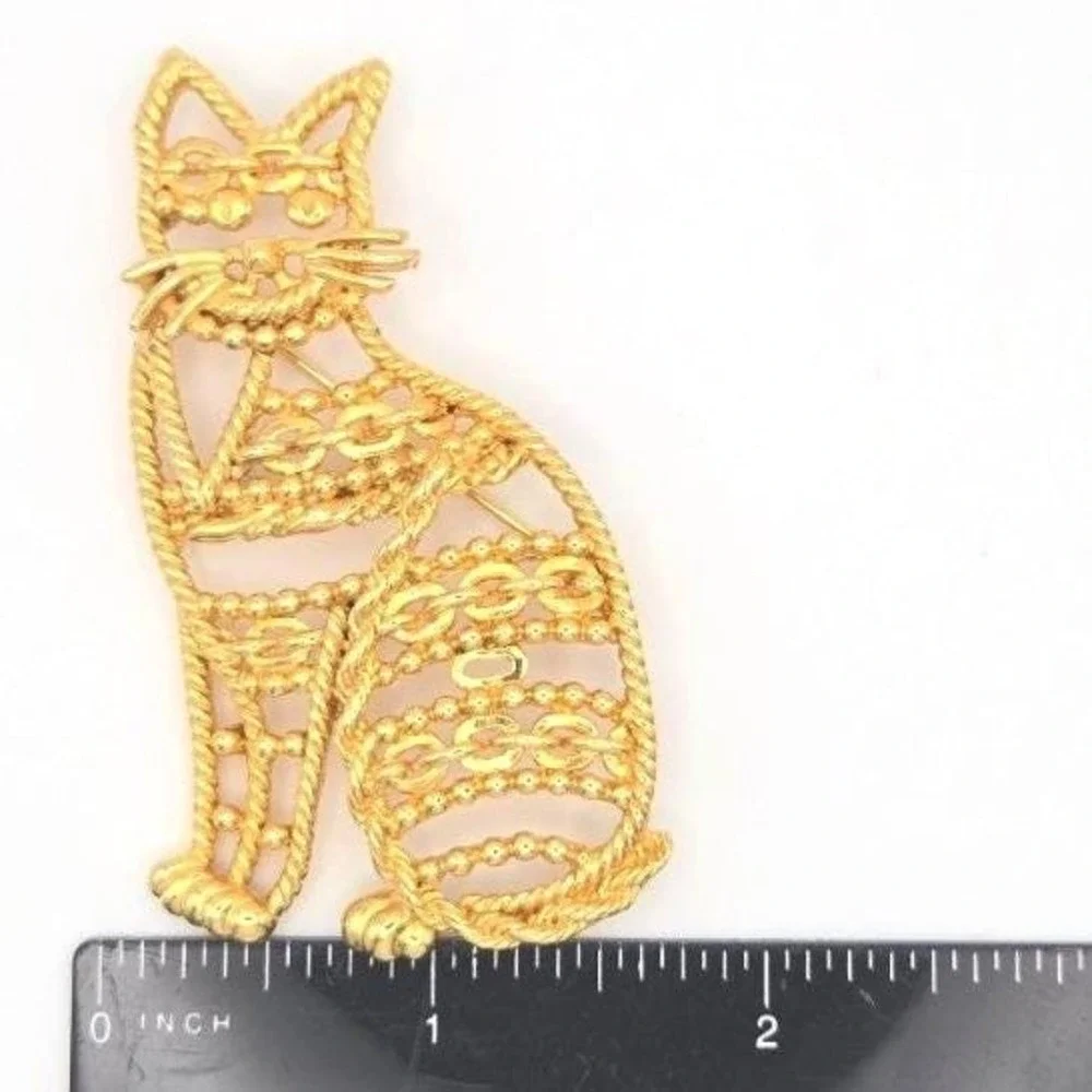 Vintage Danecraft Gold Tone Sitting Cat‎ Brooch Pin Fancy Chained Silhouette